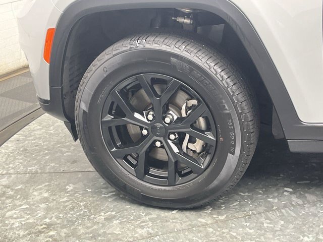 Used 2025 Jeep Grand Cherokee L Altitude AWD/4WD image 7