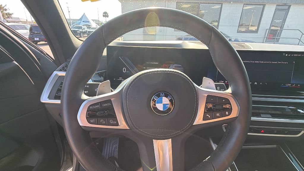 Used 2025 BMW X5 xDrive40i w/ M Sport Package AWD/4WD image 17