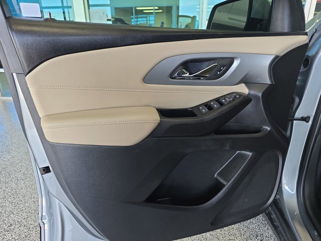 Used 2023 Chevrolet Traverse LS w/ Safety Package image 6
