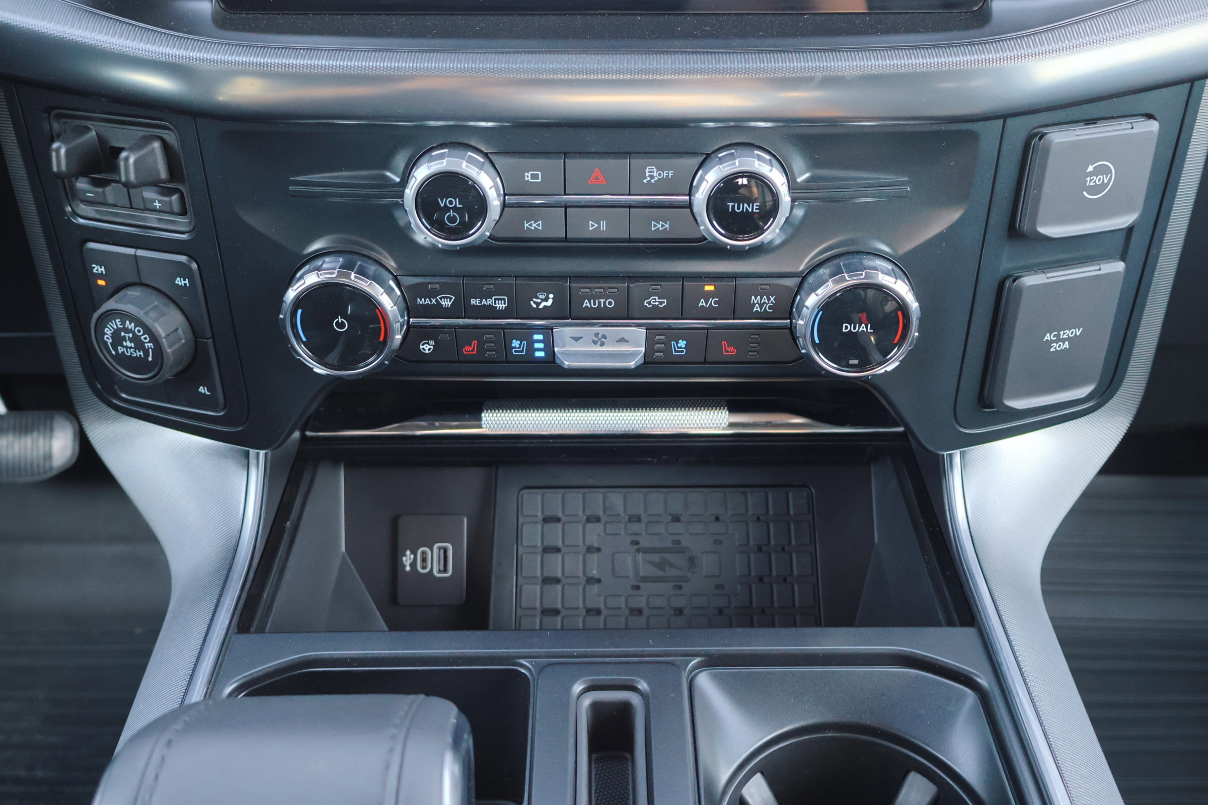 Certified 2025 Ford F150 Platinum w/ FX4 Off-Road Package image 24