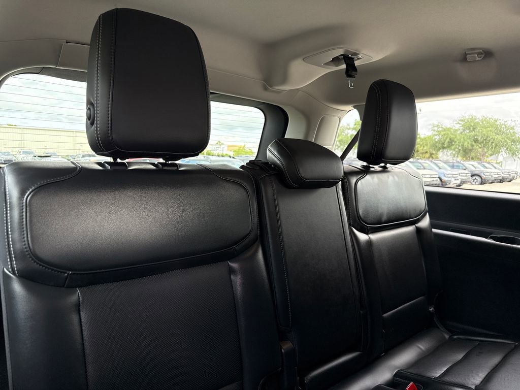Certified 2025 Ford Expedition Max Platinum image 32