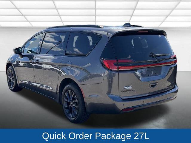 Used 2022 Chrysler Pacifica Touring-L w/ S Appearance Package AWD/4WD image 8