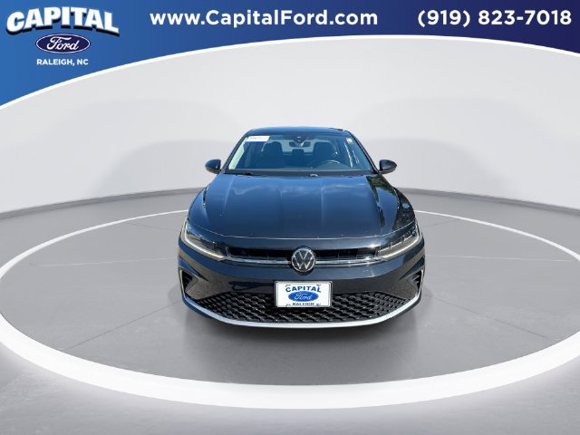 Used 2025 Volkswagen Jetta SE FWD image 3