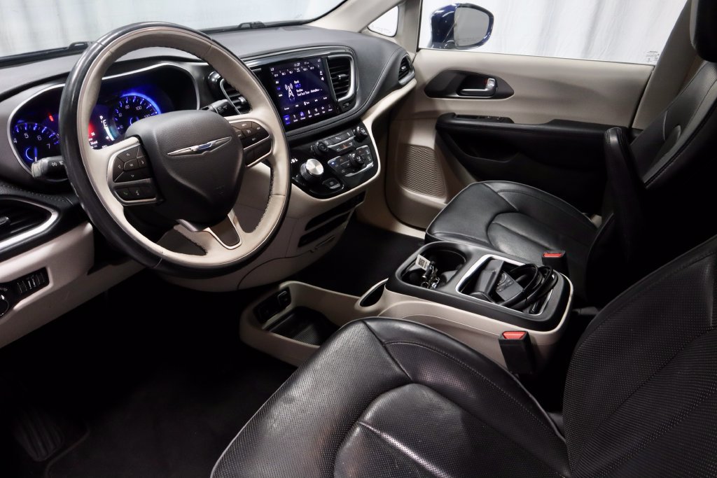 Used 2019 Chrysler Pacifica Limited FWD image 22