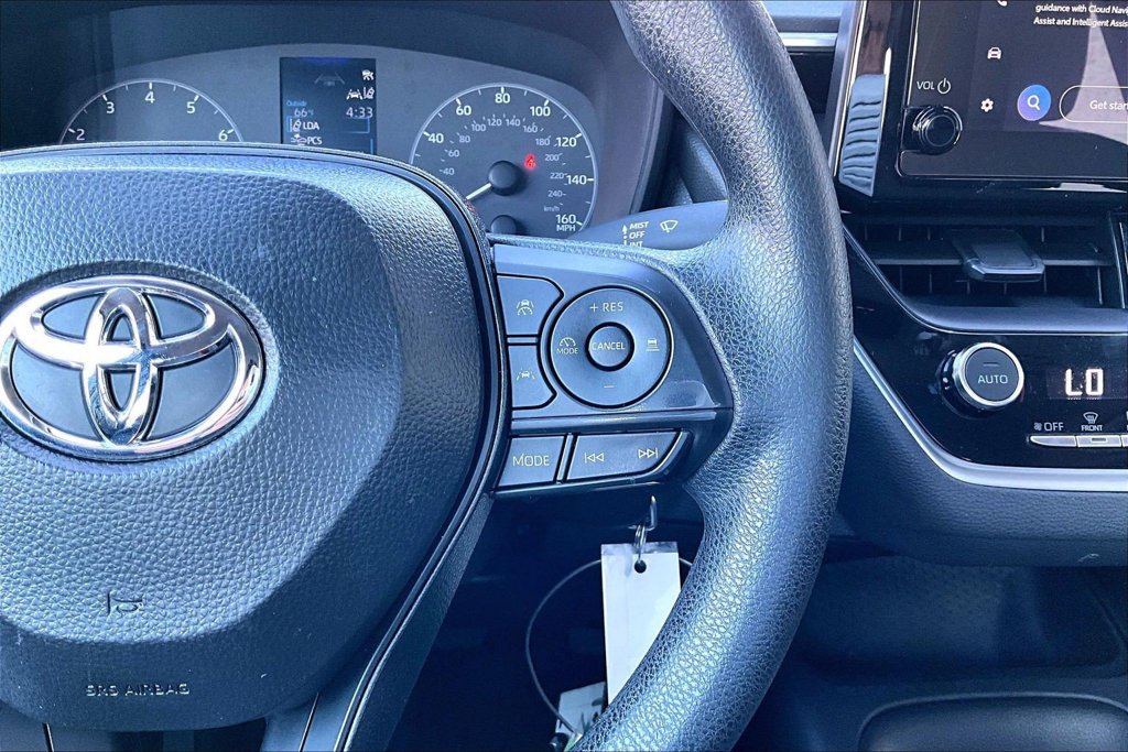 Used 2025 Toyota Corolla LE FWD image 18