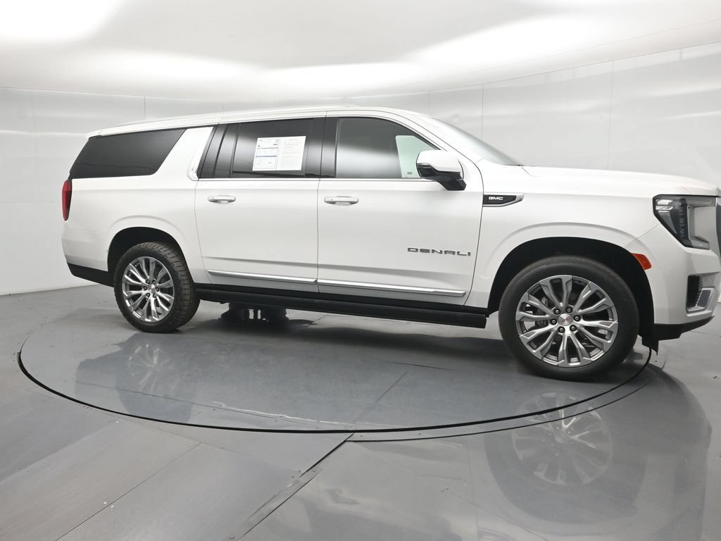 Used 2023 GMC Yukon XL Denali AWD/4WD image 24