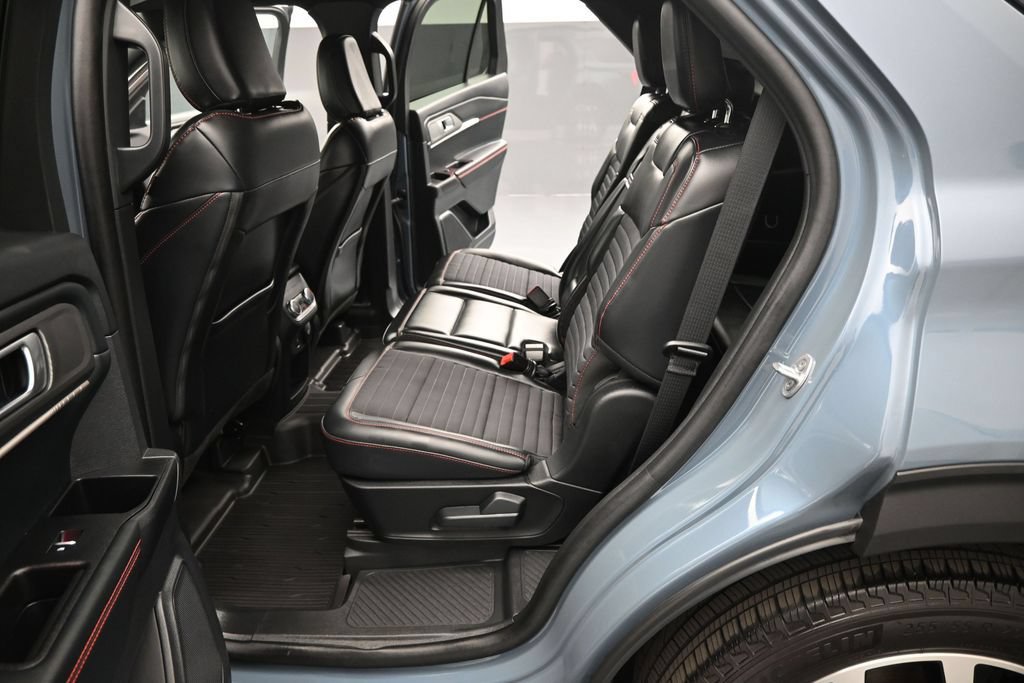 Certified 2025 Ford Explorer ST-Line w/ Premium Package RWD image 19