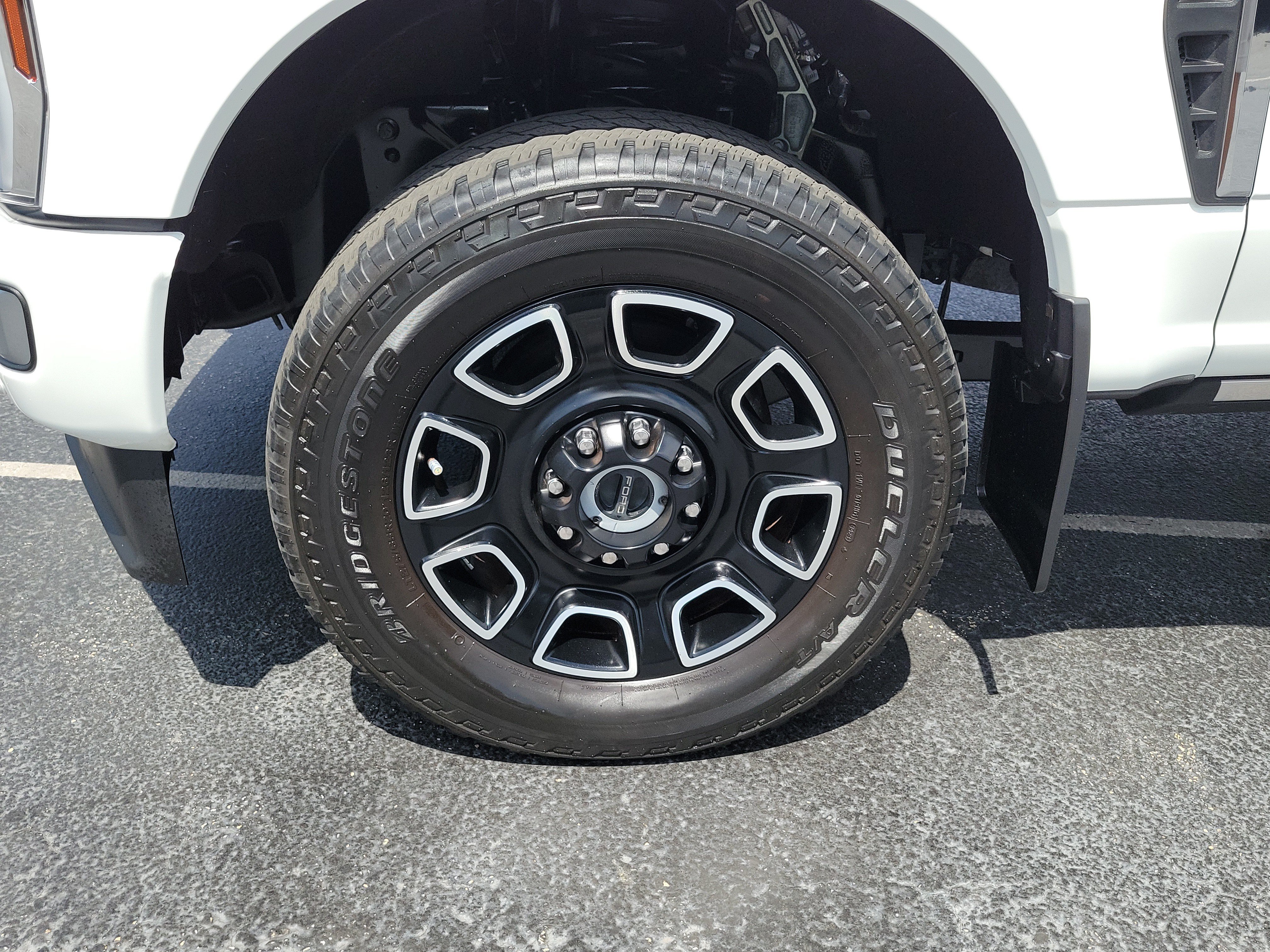 Certified 2024 Ford F250 Platinum w/ FX4 Off-Road Package AWD/4WD image 5