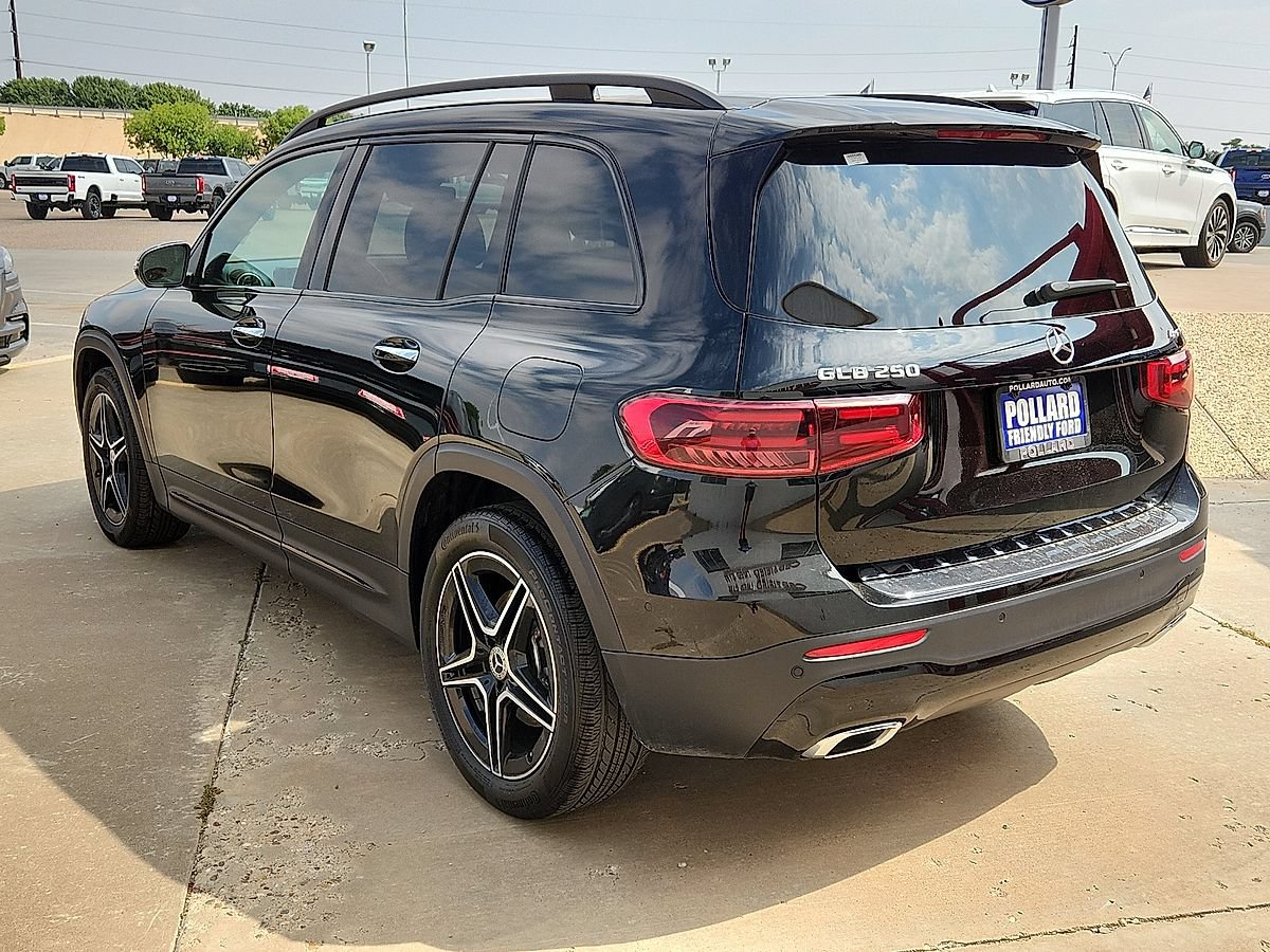 Used 2025 Mercedes-Benz GLB 250 4MATIC image 2