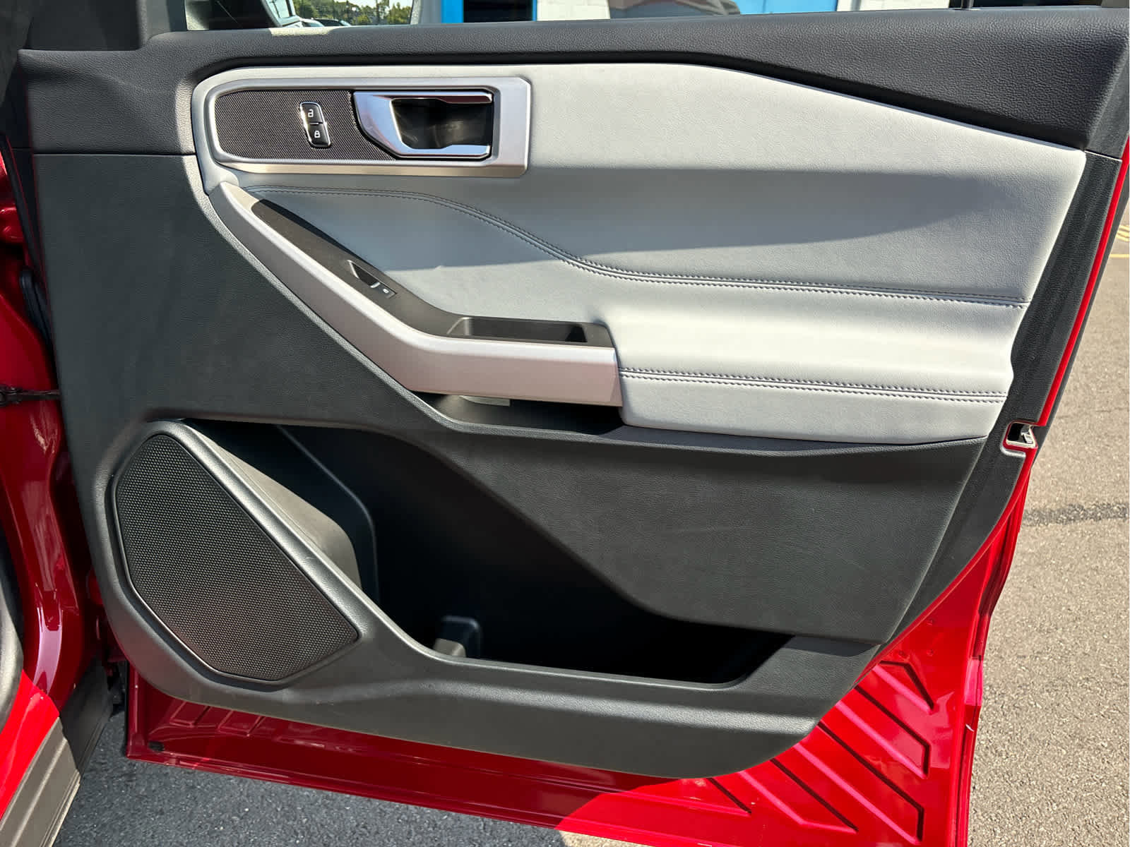 Certified 2024 Ford Explorer XLT w/ Equipment Group 202A image 33