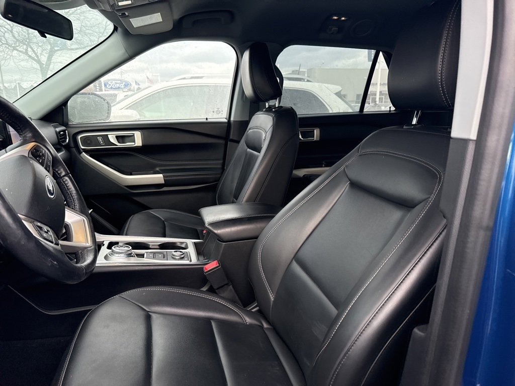 Certified 2022 Ford Explorer XLT w/ Equipment Group 202A image 8