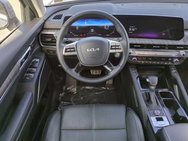 Used 2025 Kia Telluride SX w/ SX Captain's Chair Package image 16