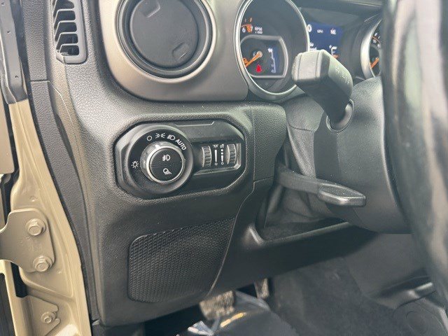 Used 2020 Jeep Gladiator Sport w/ Quick Order Package 24S image 12