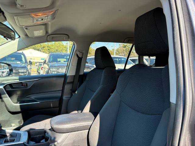 Used 2021 Toyota RAV4 LE image 15