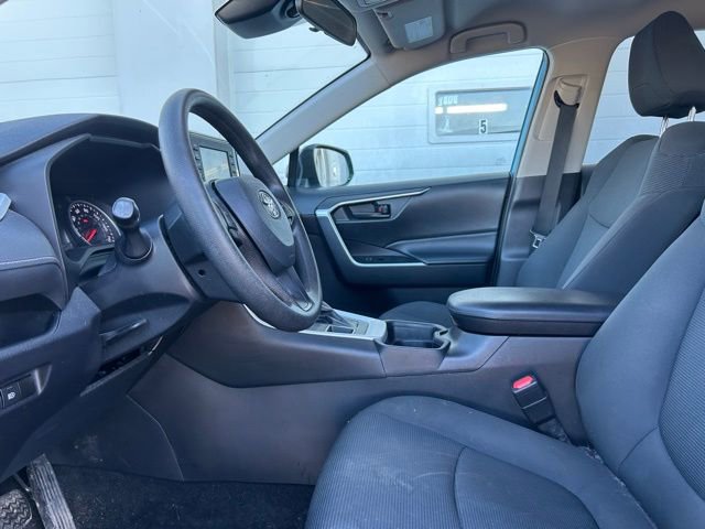 Used 2021 Toyota RAV4 LE image 8