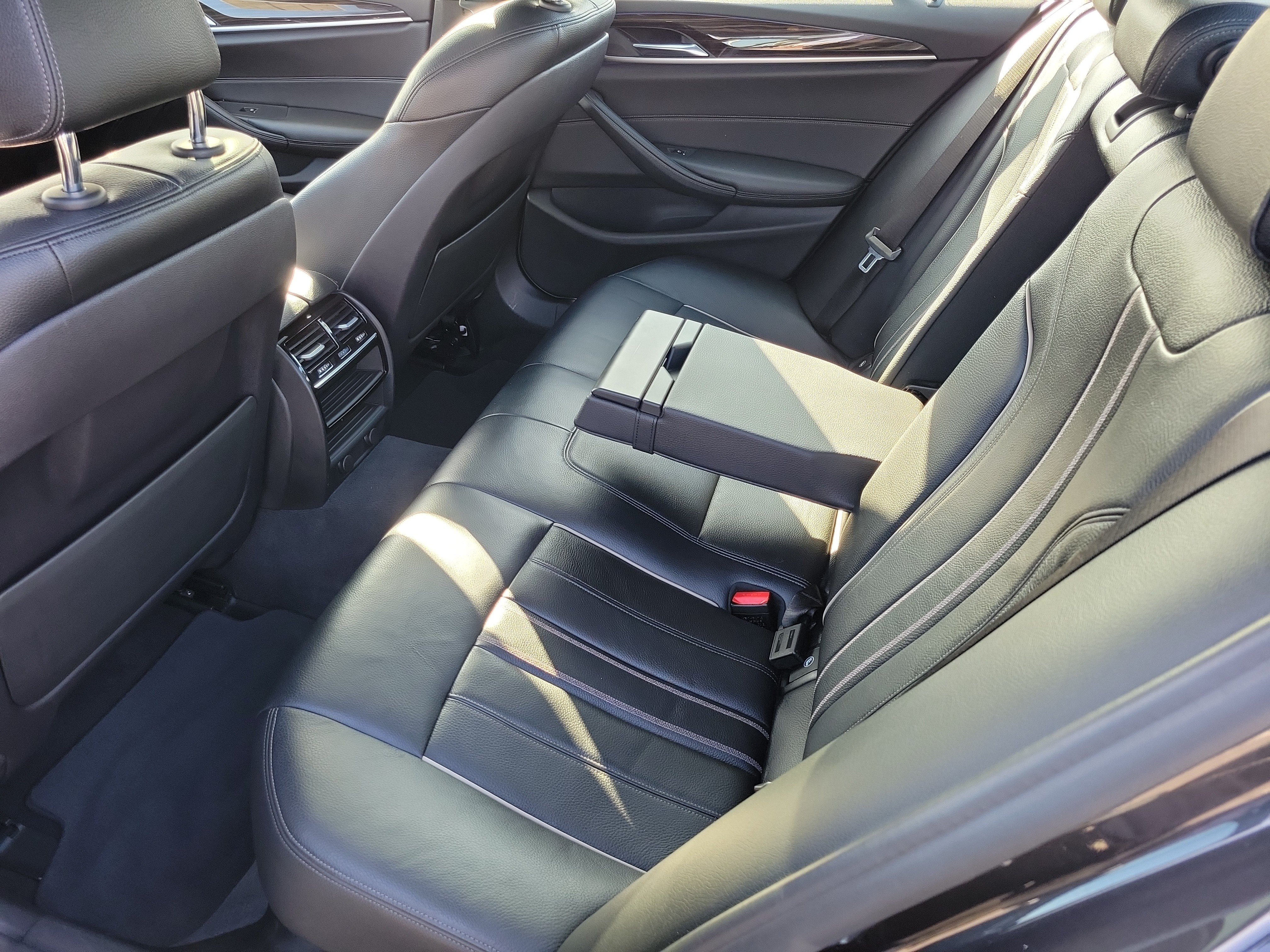 Used 2019 BMW 530e w/ Convenience Package RWD image 11