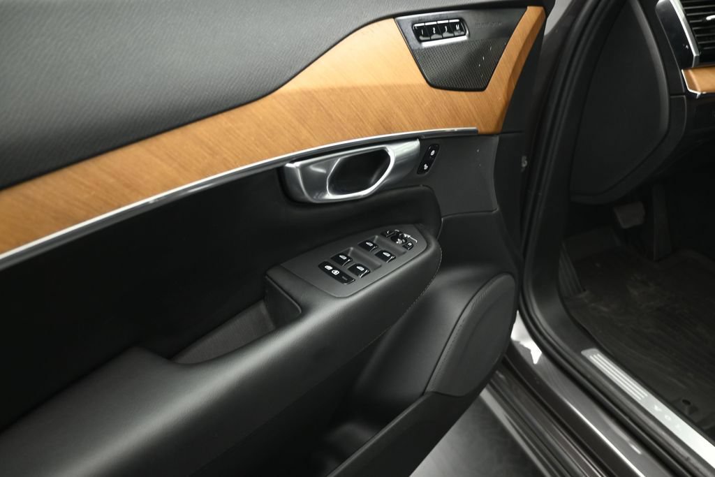 Used 2023 Volvo XC90 B6 Plus w/ Protection Package Premier AWD/4WD image 7