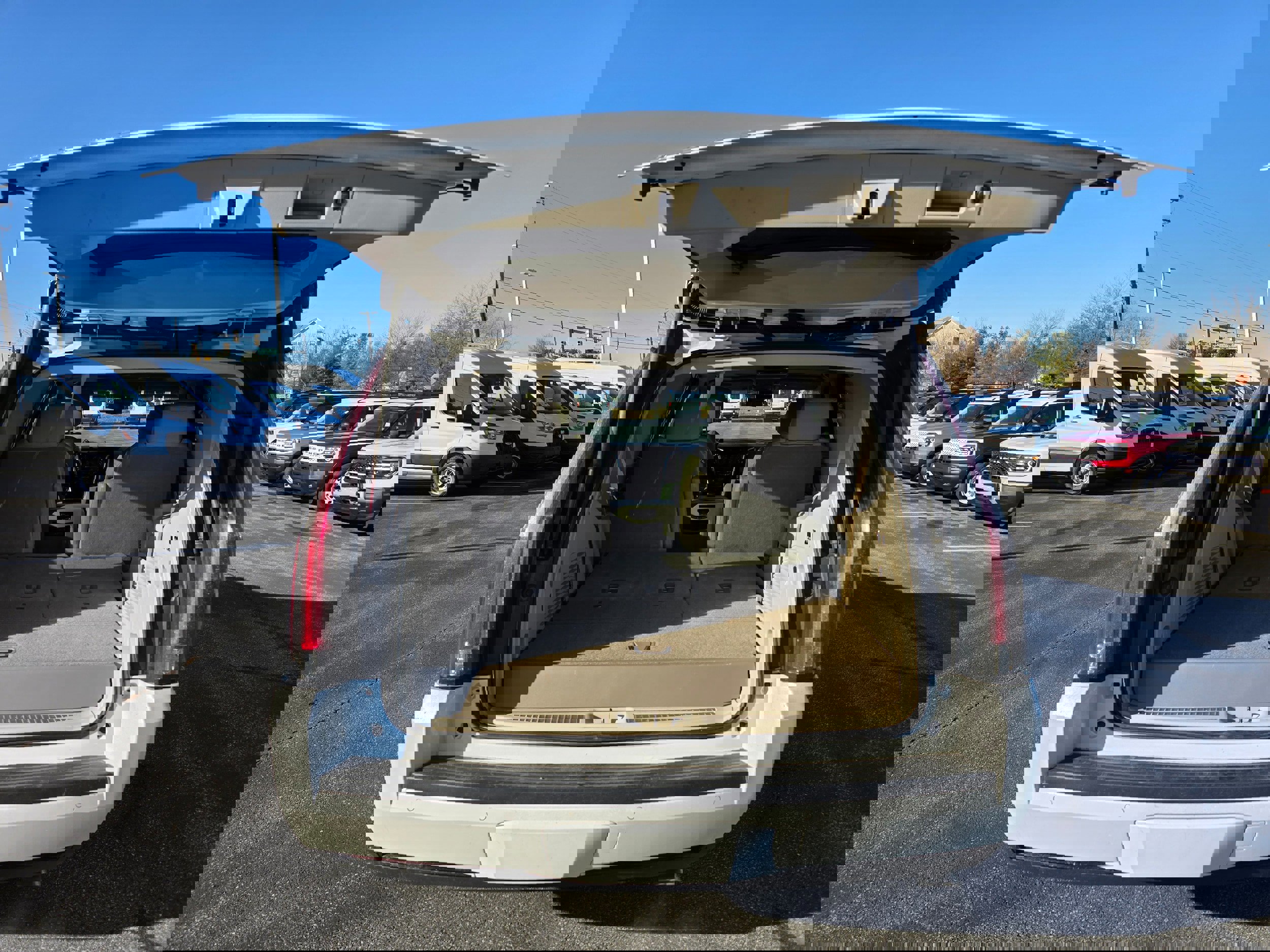 Used 2017 Cadillac Escalade Premium Luxury image 7