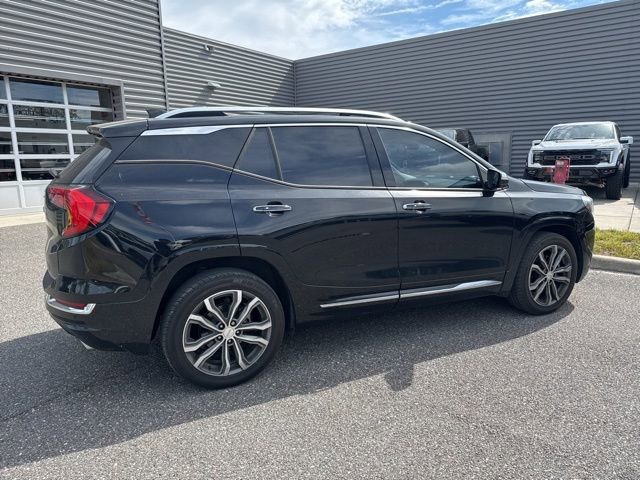 Used 2020 GMC Terrain Denali w/ Denali Premium Package FWD image 6