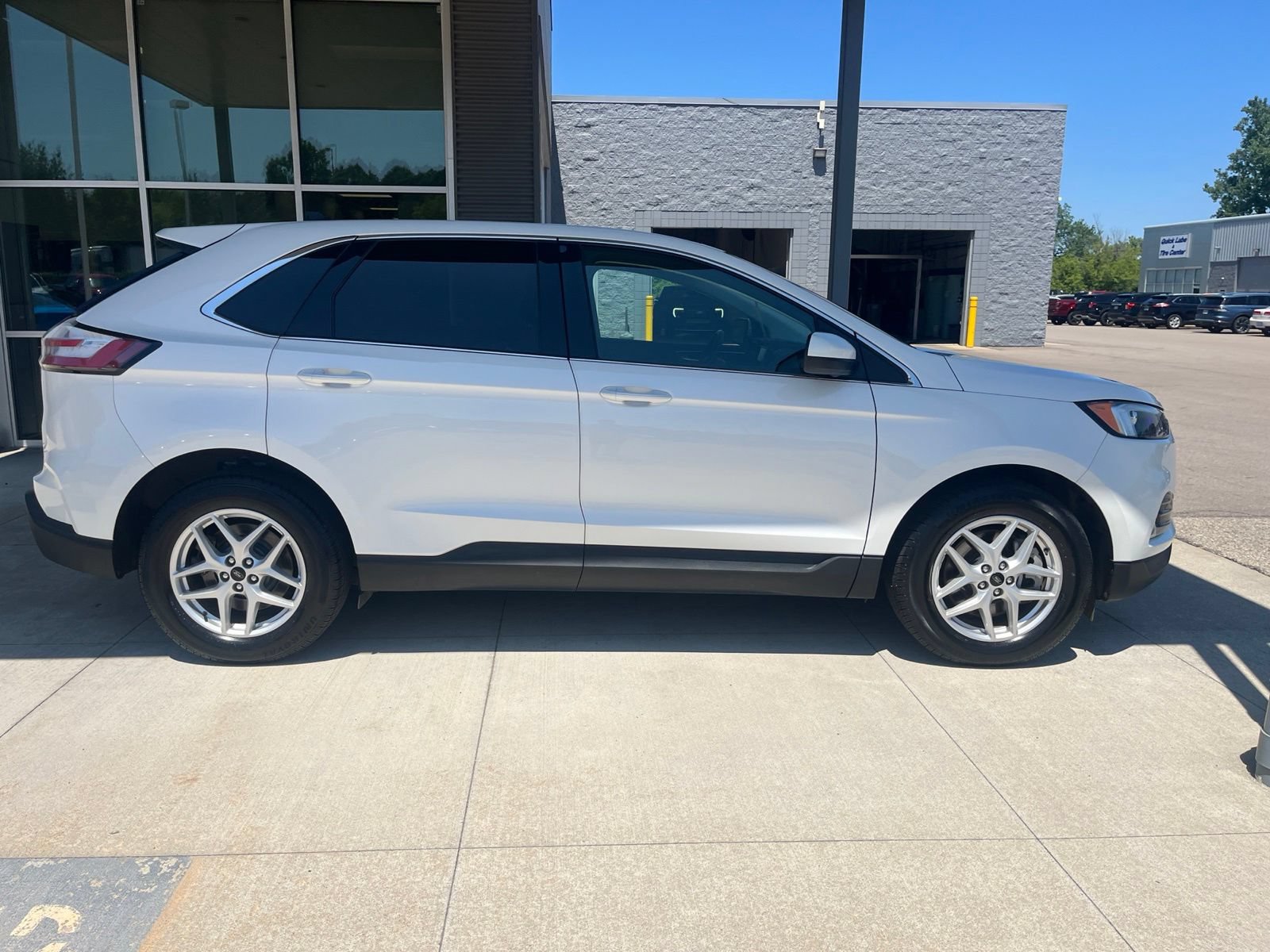 Certified 2023 Ford Edge SEL w/ Convenience Package AWD/4WD image 7