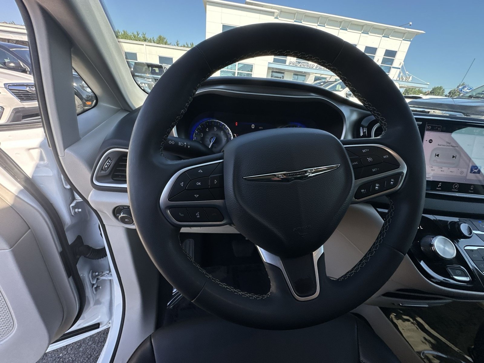 Used 2024 Chrysler Pacifica Touring-L FWD image 24