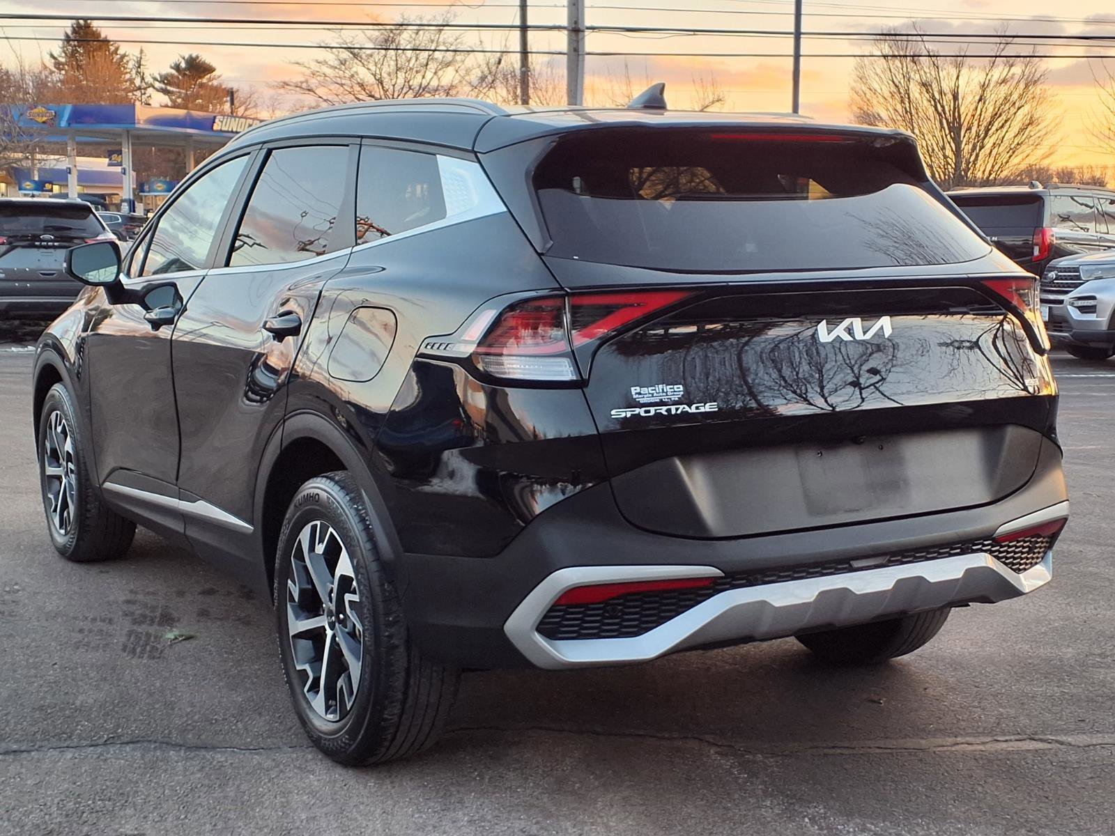 Used 2023 Kia Sportage EX image 3