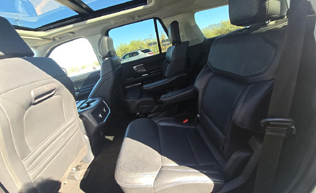 Certified 2025 Ford Expedition Platinum AWD/4WD image 4