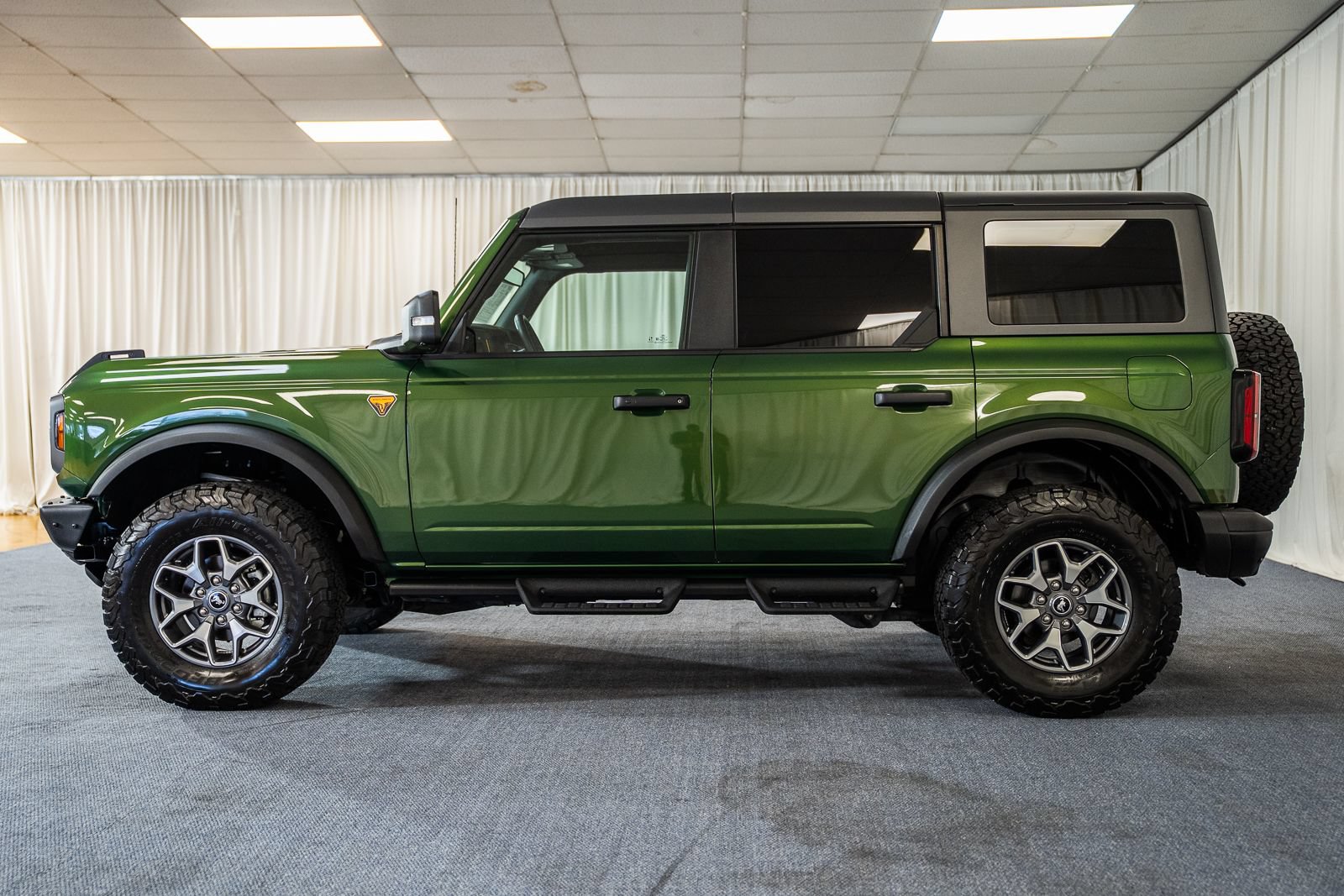 Certified 2024 Ford Bronco Badlands AWD/4WD image 4