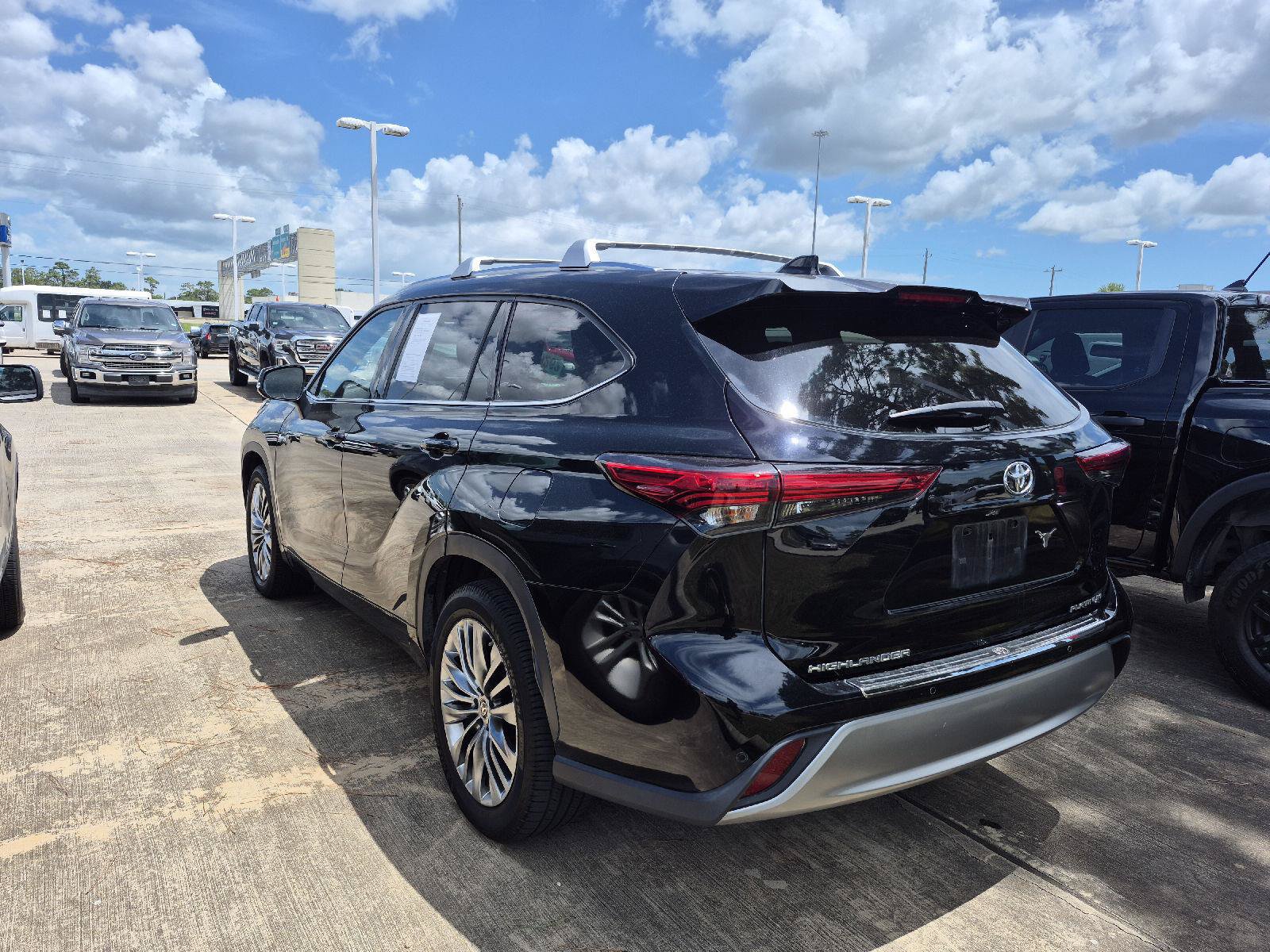 Used 2021 Toyota Highlander Platinum FWD image 11