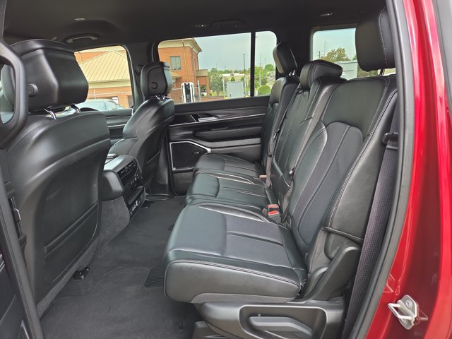 Used 2024 Jeep Wagoneer Series II w/ Flexible Seating Group AWD/4WD image 11