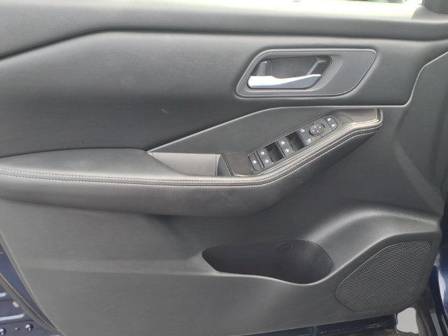 Used 2026 Nissan Rogue SV FWD image 8