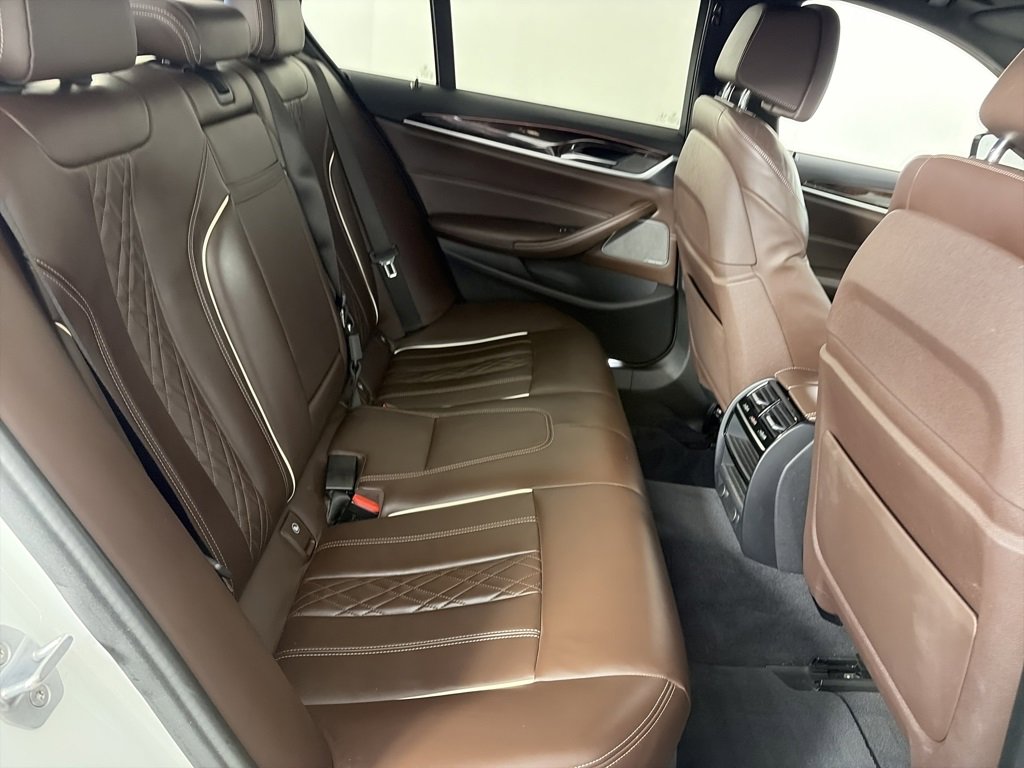 Used 2019 BMW 540i xDrive w/ M Sport Package image 29
