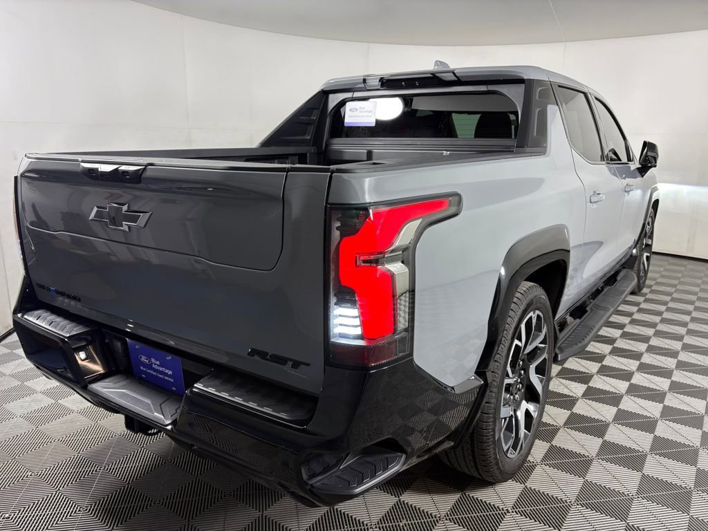Used 2025 Chevrolet Silverado EV RST image 5