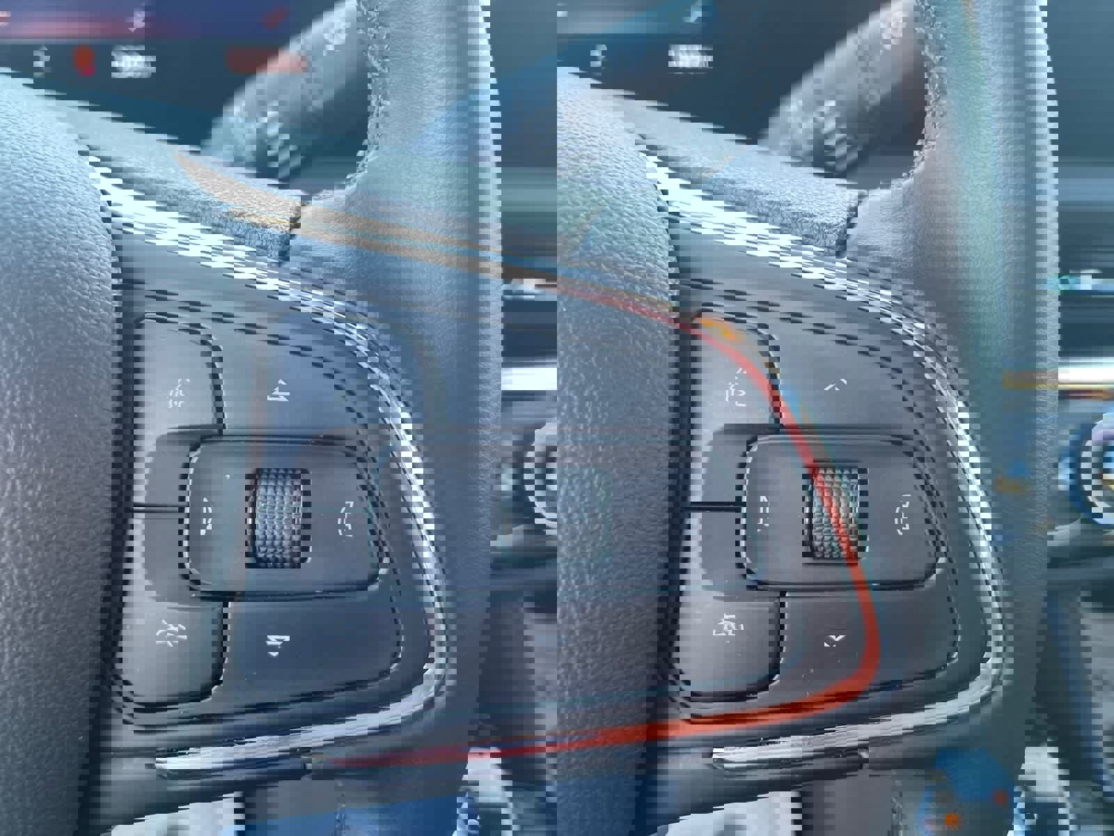 Used 2025 Buick Envista Sport Touring image 11