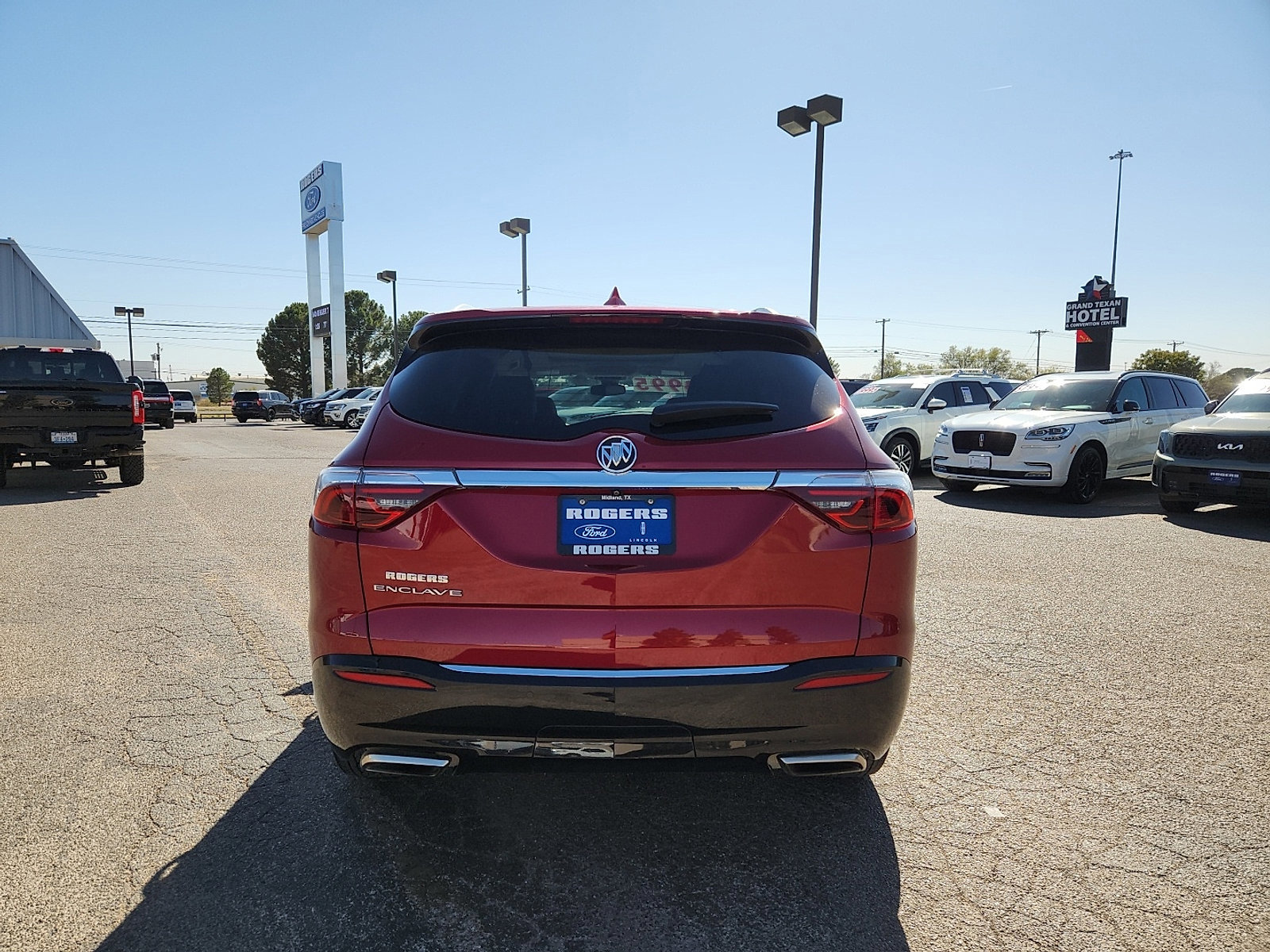 Used 2024 Buick Enclave Essence w/ Experience Buick Package image 4