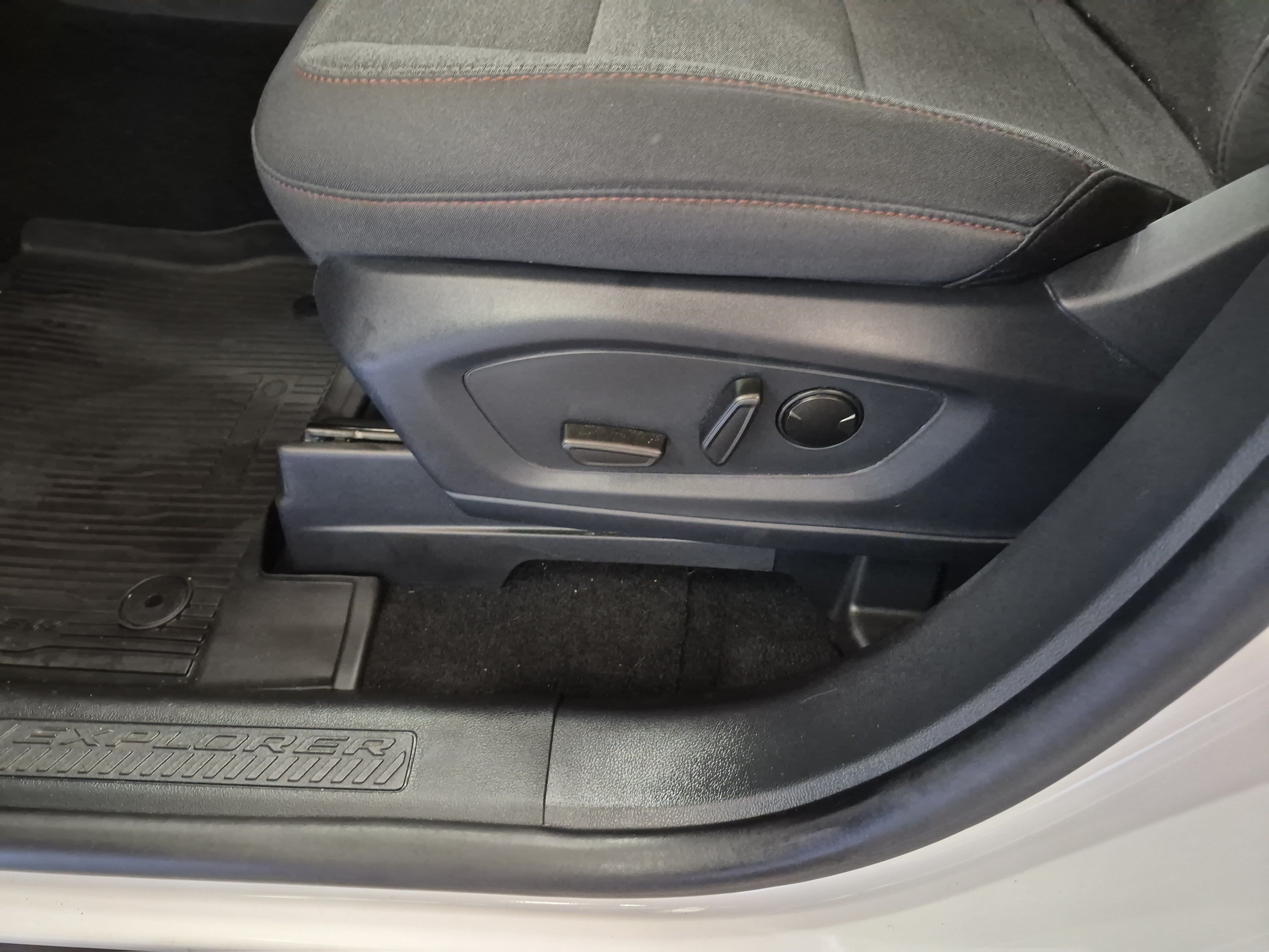 Certified 2025 Ford Explorer Active AWD/4WD image 12