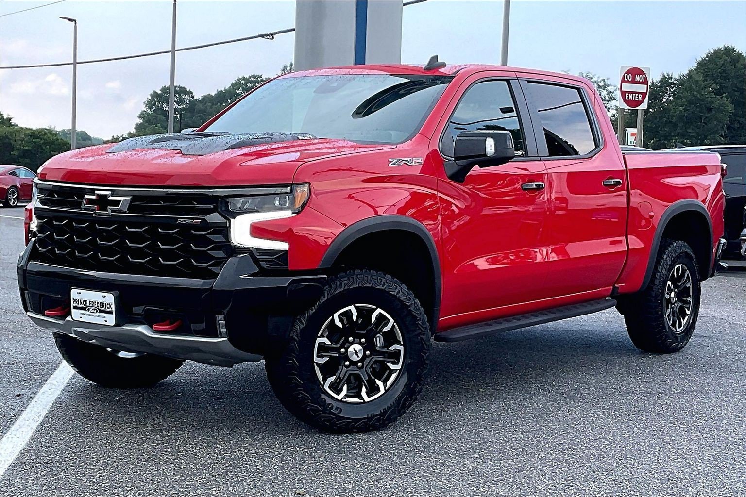 Used 2022 Chevrolet Silverado 1500 ZR2 w/ Technology Package AWD/4WD image 3