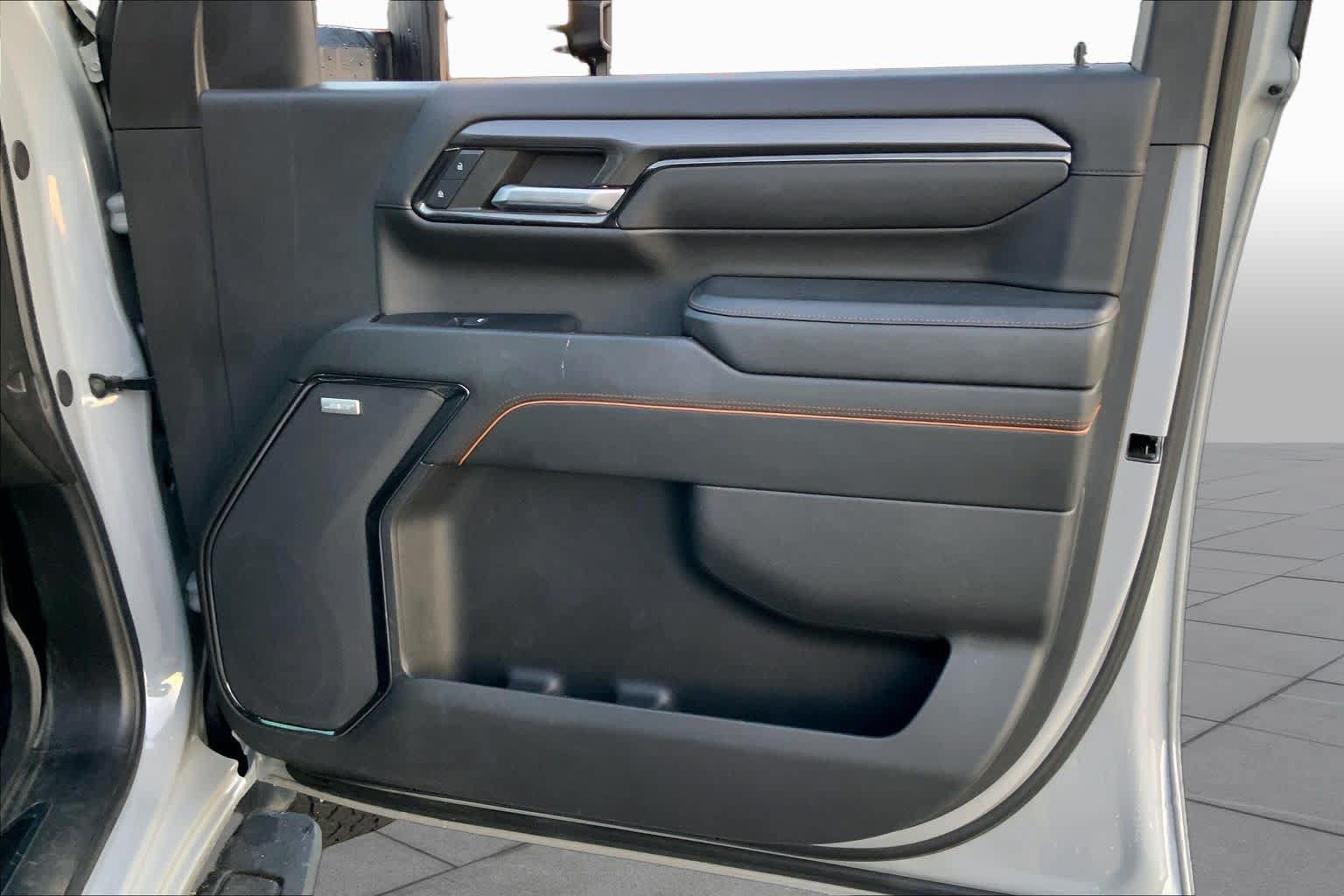 Used 2024 GMC Sierra 2500 AT4 w/ AT4 Premium Plus Package AWD/4WD image 22