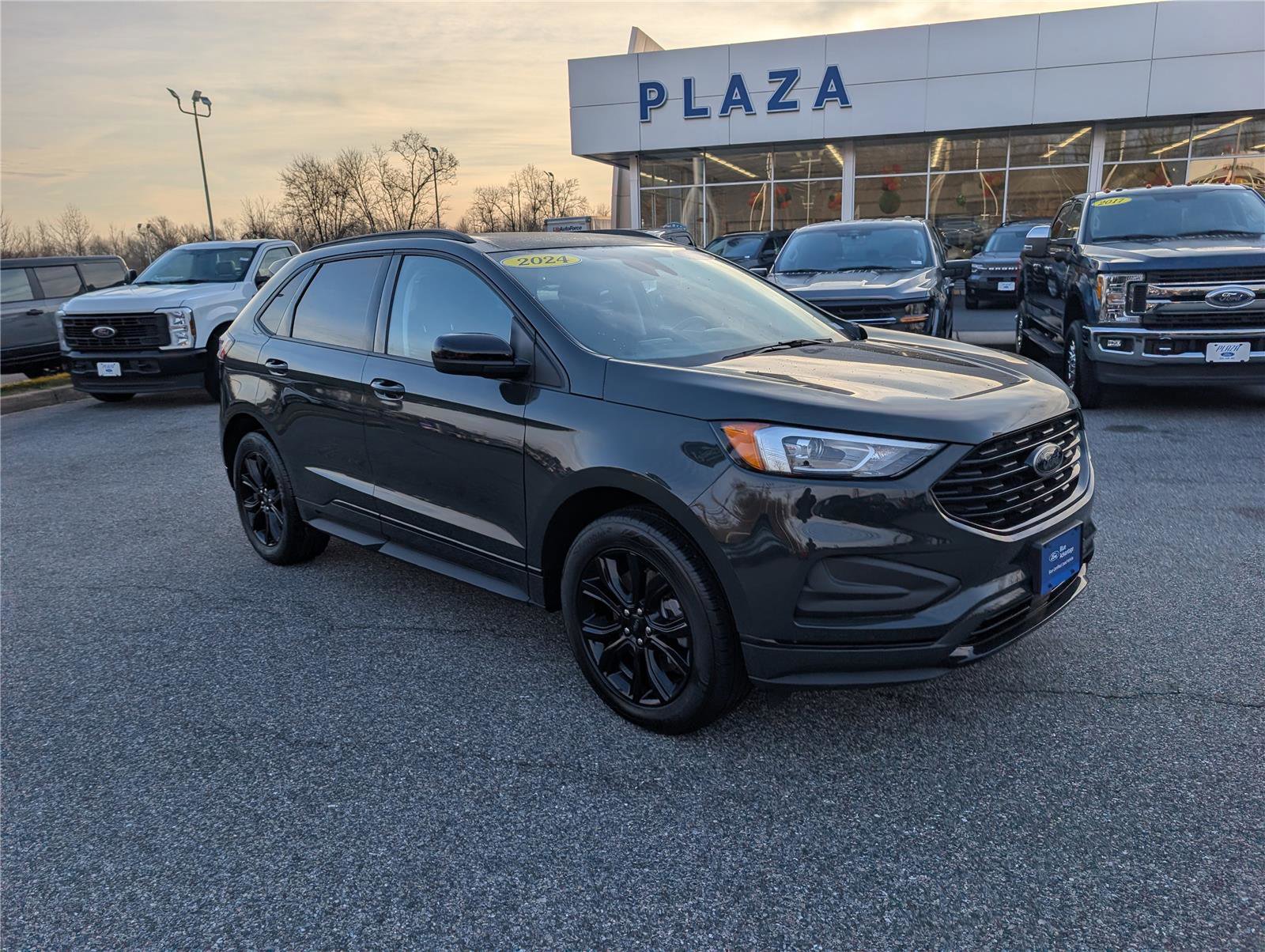 Certified 2024 Ford Edge SE w/ Black Appearance Package image 7