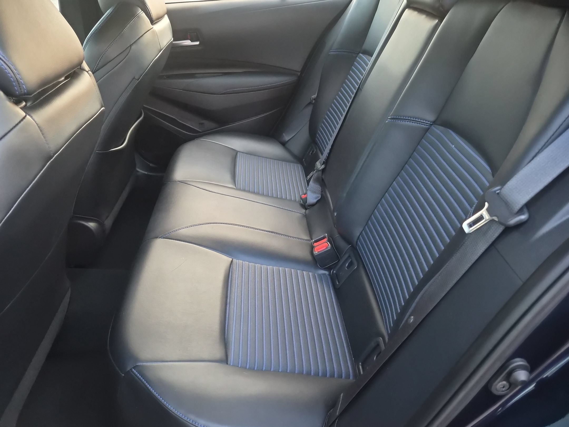 Used 2021 Toyota Corolla XSE FWD image 31