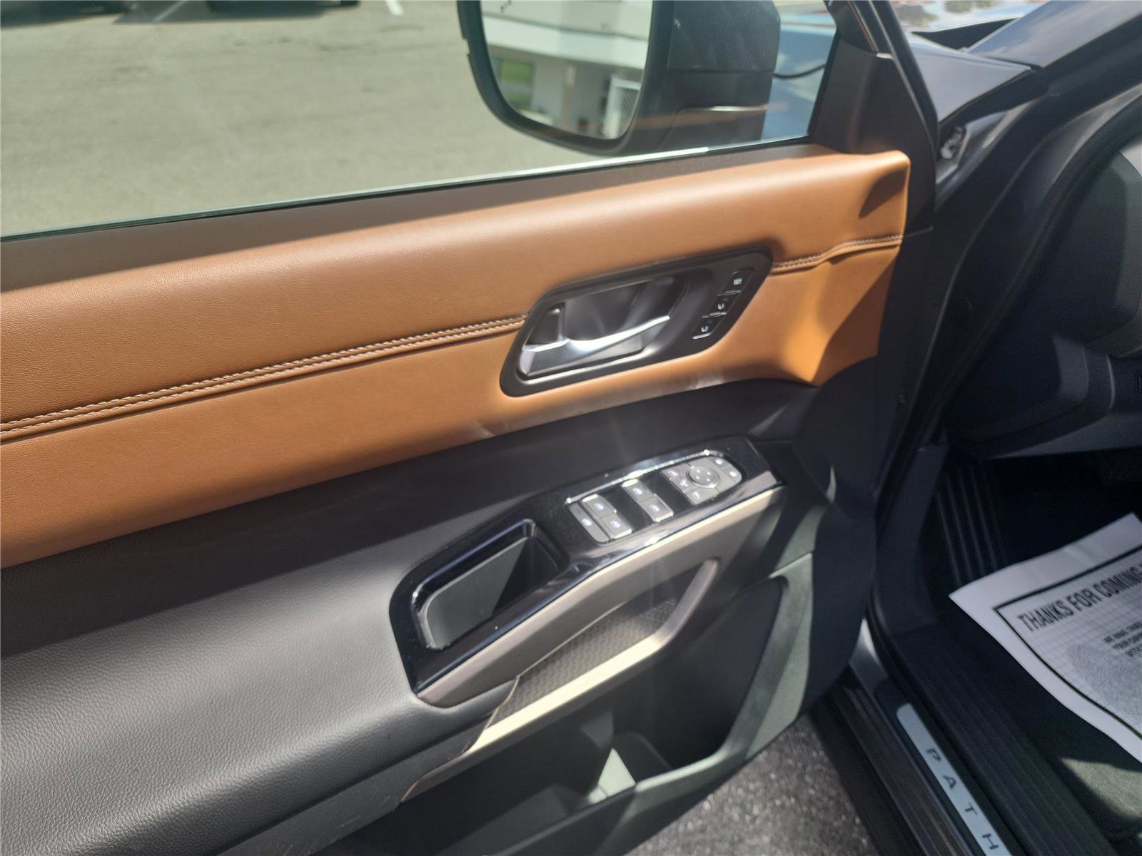 Used 2024 Nissan Pathfinder Platinum image 11