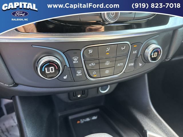 Used 2023 Chevrolet Traverse LT image 28