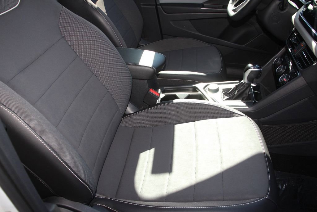 Used 2023 Volkswagen Taos SE image 28