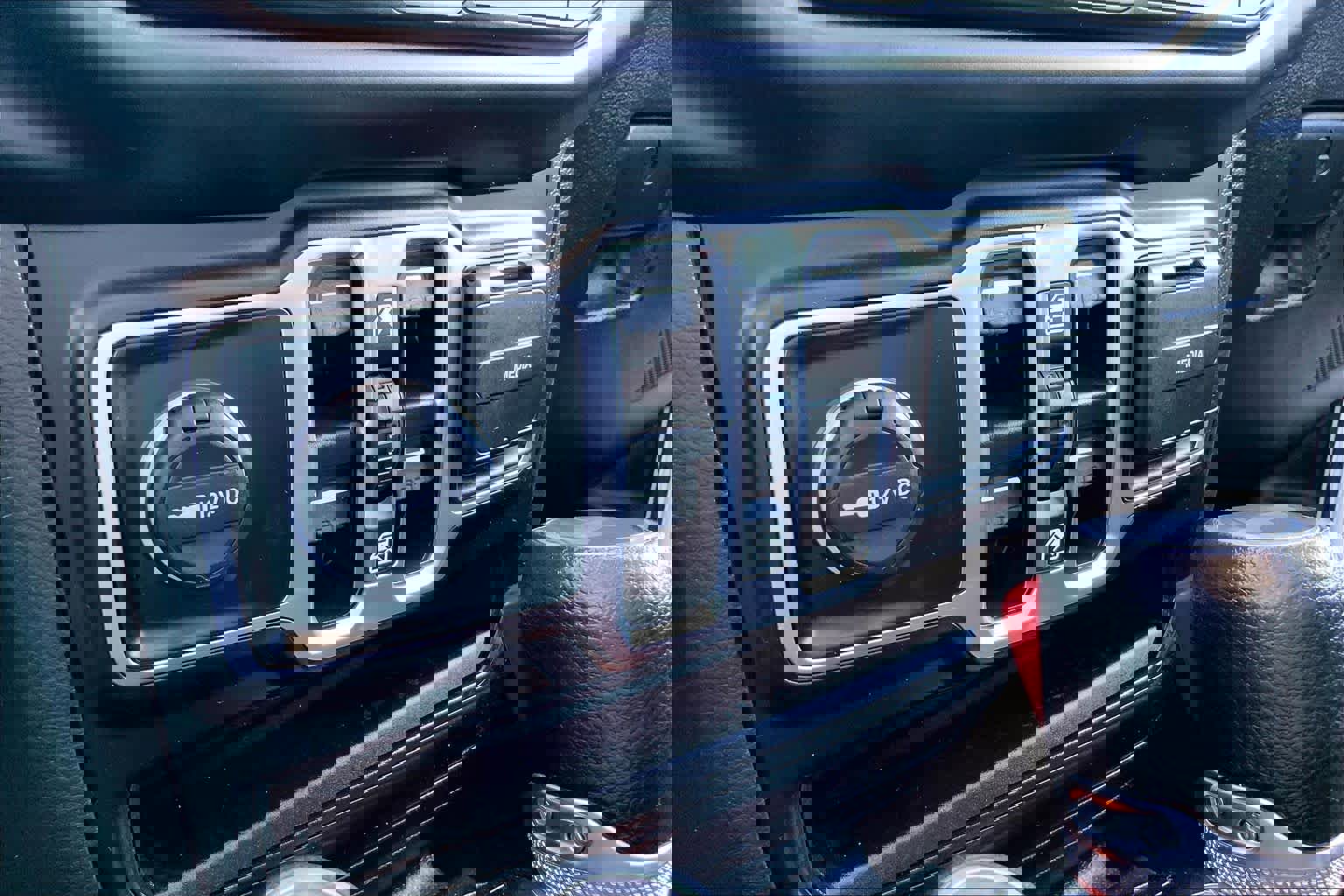 Used 2023 Jeep Wrangler Sahara image 34