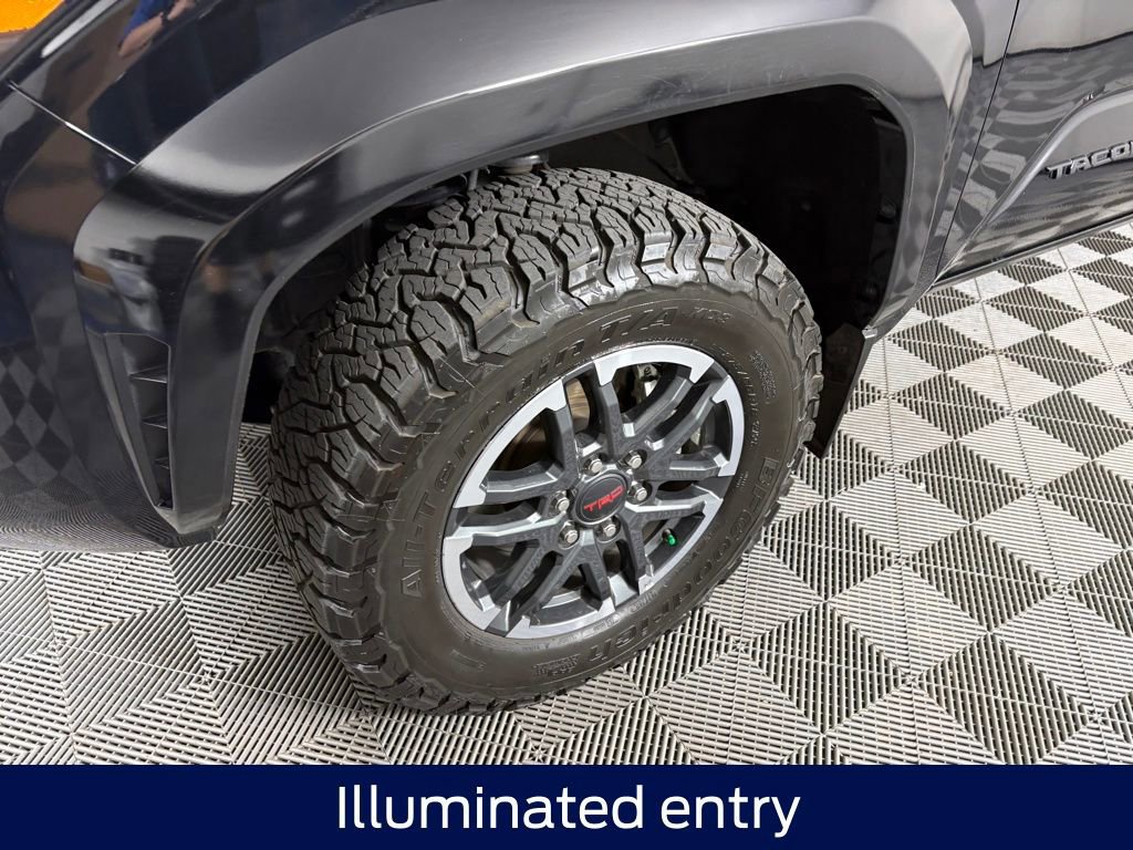 Used 2024 Toyota Tacoma TRD Sport AWD/4WD image 9