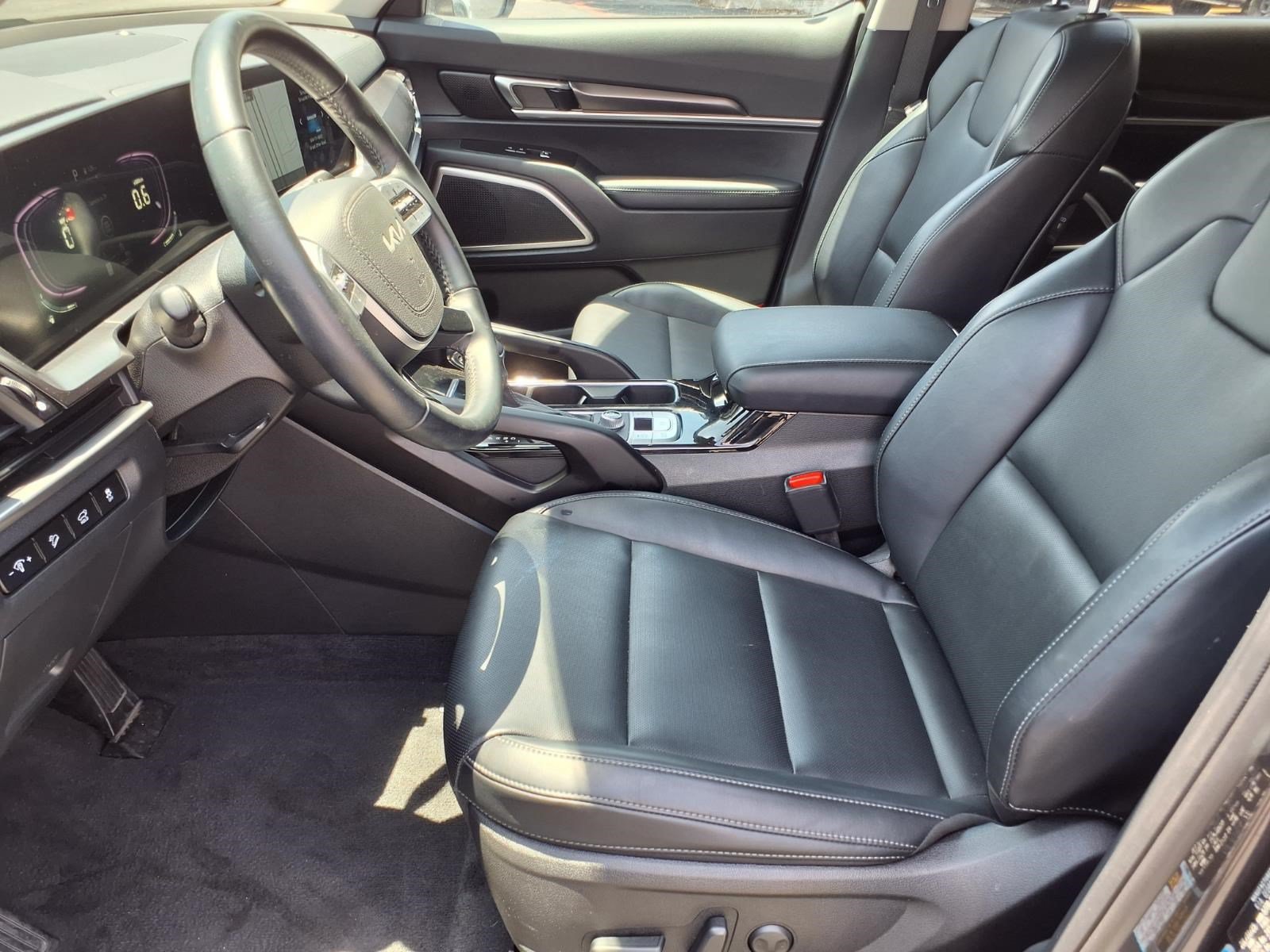 Used 2025 Kia Telluride S FWD image 13