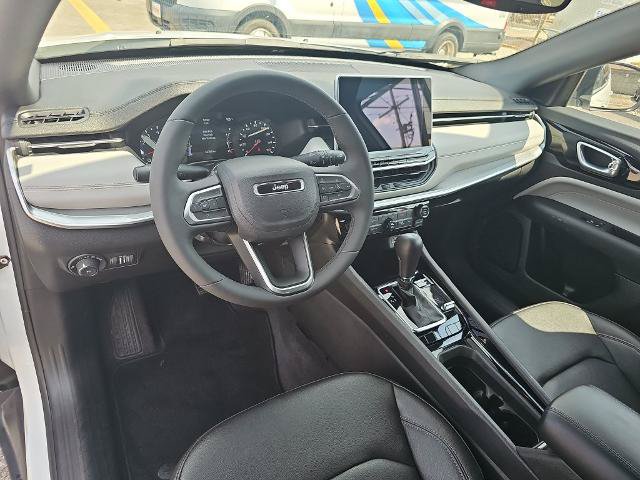 Used 2025 Jeep Compass Limited AWD/4WD image 15