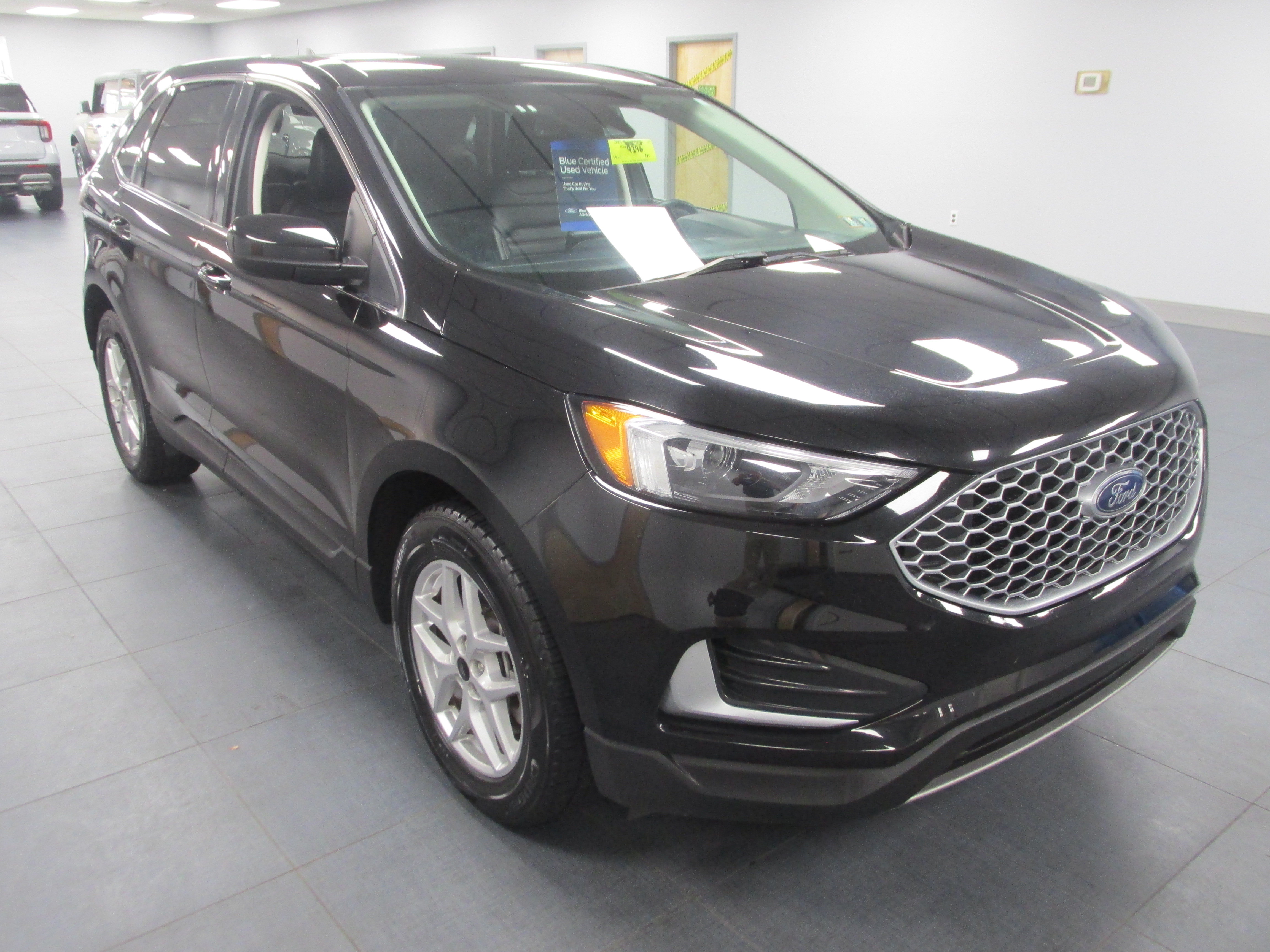 Certified 2024 Ford Edge SEL AWD/4WD image 3