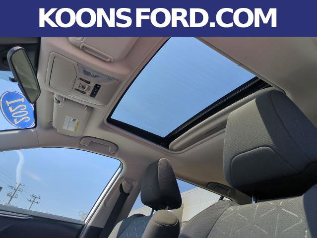 Used 2021 Toyota RAV4 XLE w/ Convenience Package FWD image 20