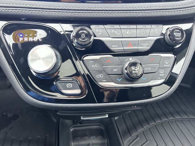 Used 2025 Chrysler Pacifica Select FWD image 29